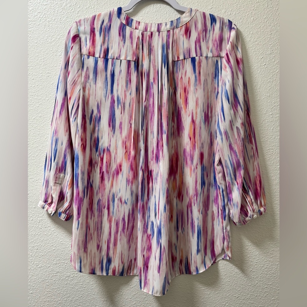 NYDJ Abstract Watercolor Tunic Blouse Top 3/4 Sleeve Pleated Women’s Medium - Picture 2 of 10